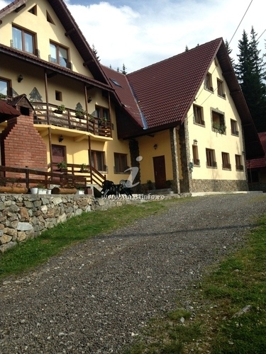 Exteriorul Cabanei Ciobănașu din Rânca