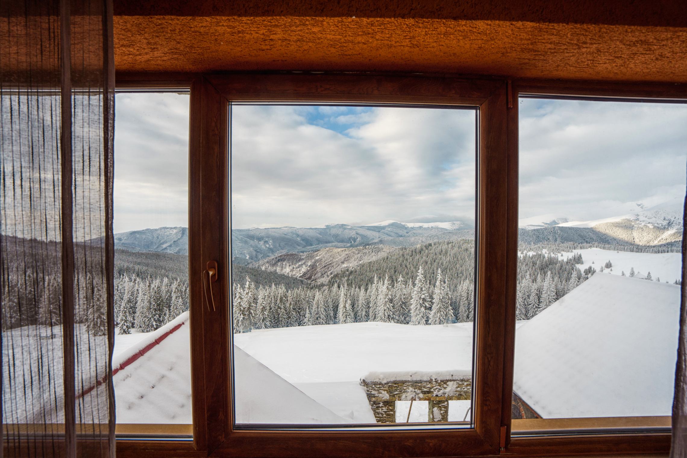 Vedere de la Cabana Piatra Râncii din Rânca, în galeria oficială