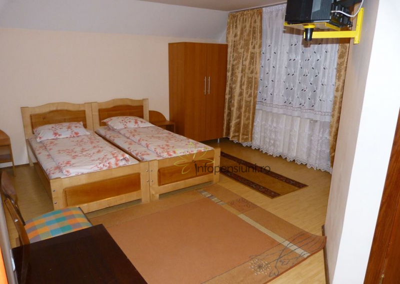 Cameră cu două paturi la Casa Amalia din Rânca