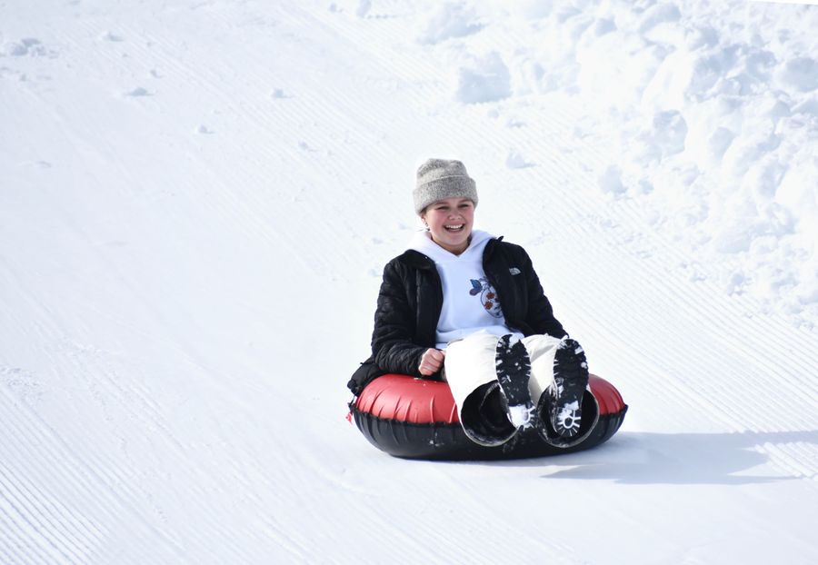 Tubing în zăpadă — fotografie stock de atmosferă